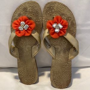 LINDSEY PHILLIP’S GOLD SLIP ON SLIPPERS🌼 SNAP ON and OFF INTERCHANGEABLE BUTTON